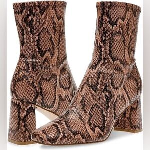 Steve Madden
Harli Snake Print Booties